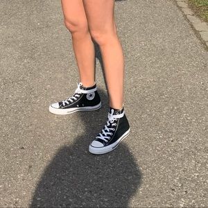 black all star converse :)
